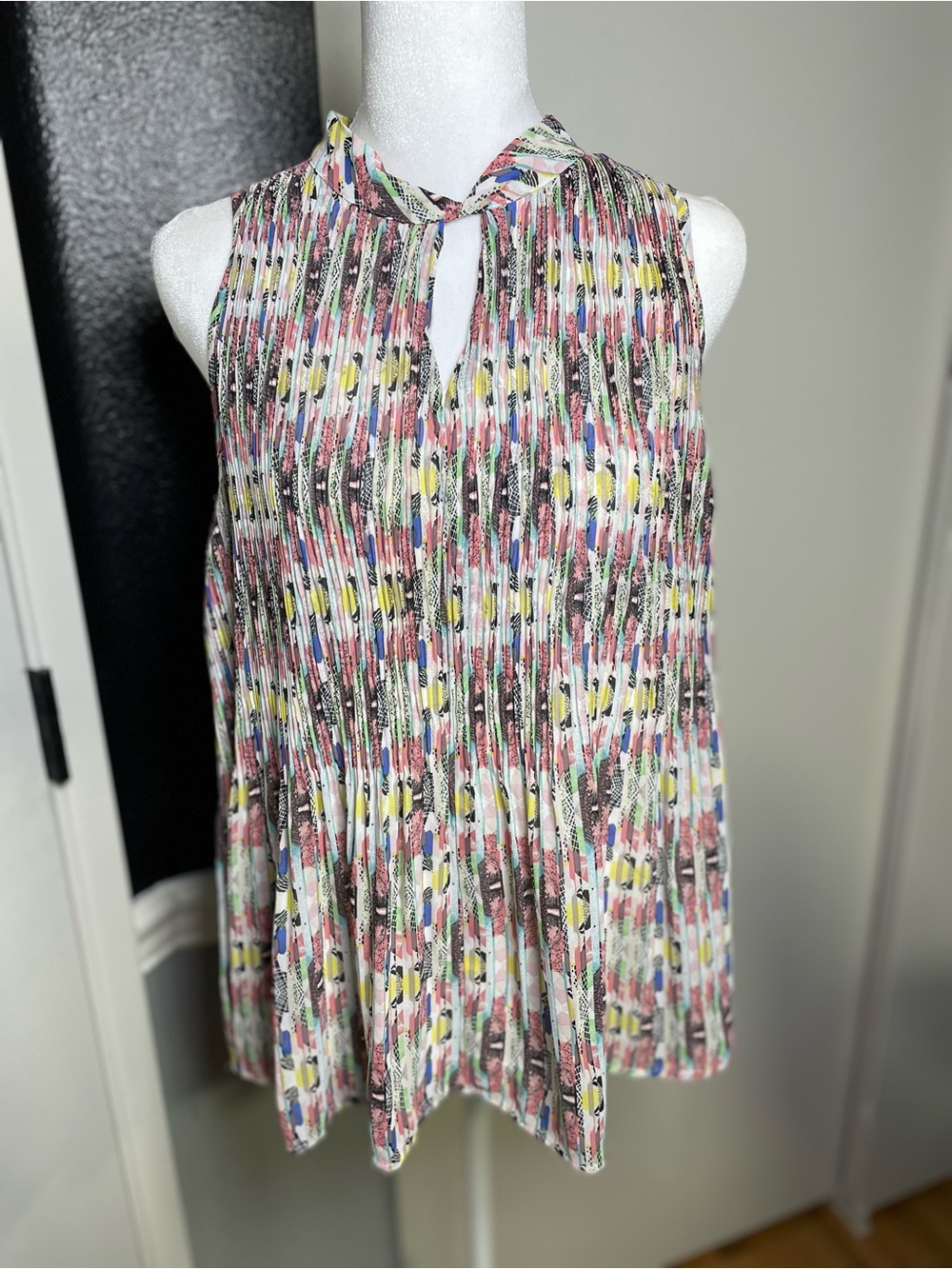 DR2 Multicolor Pleated Sleeveless Keyhole Camisole